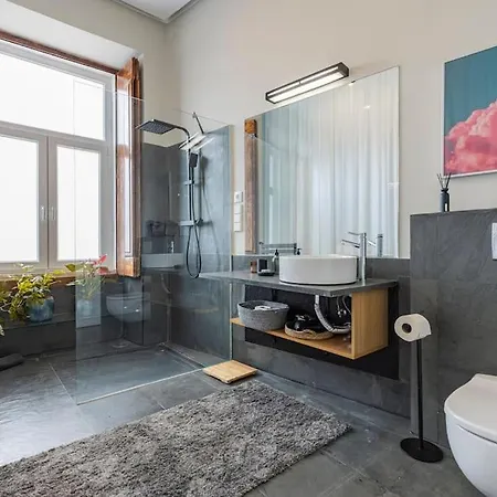 Luxurious In The Center Of Апартаменты